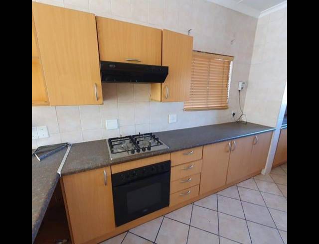 3 BEDROOM TOWNHOUSE FOR SALE IN THATCHFIELD